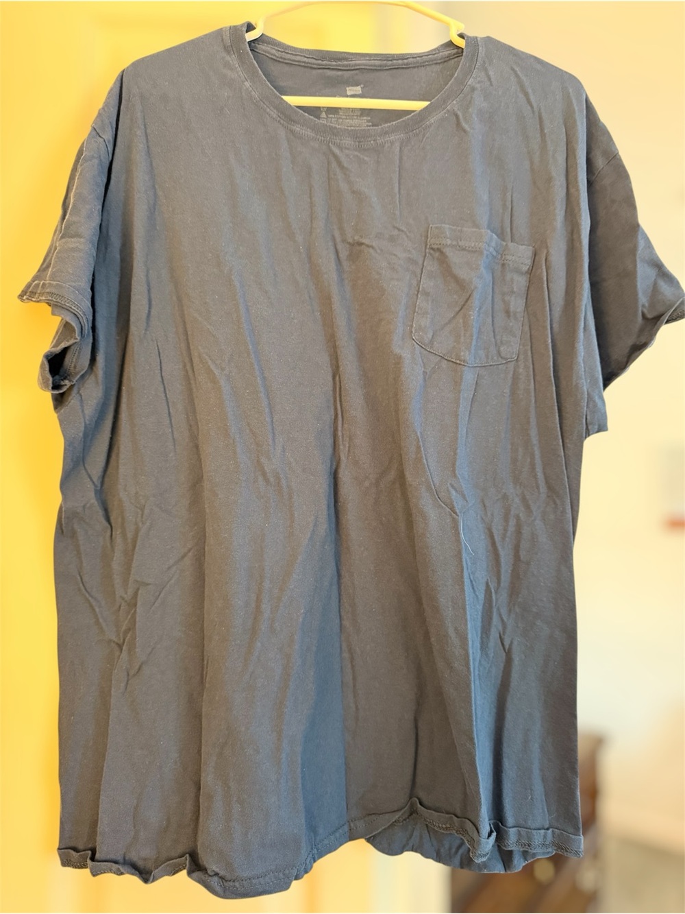 Hanes Men’s Pocket Tee in Dark Blue